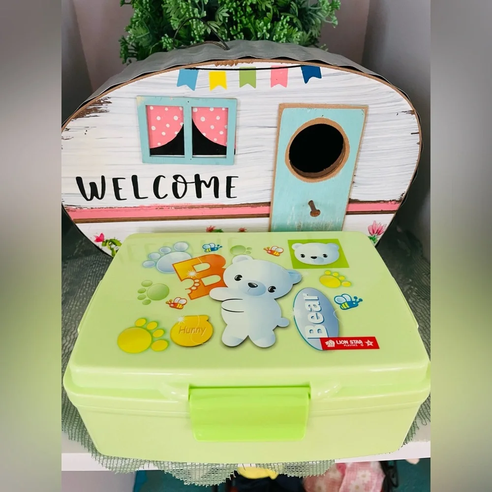 Bento box. Bear Design Snack Box - Light Green